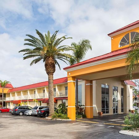 Days Inn & Suites By Wyndham Port Richey Eksteriør billede