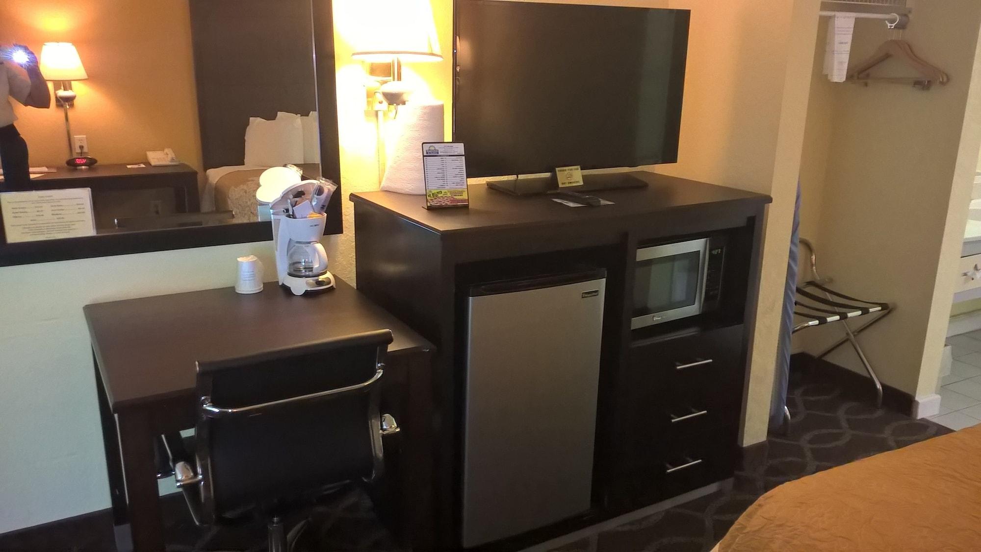 Days Inn & Suites By Wyndham Port Richey Eksteriør billede