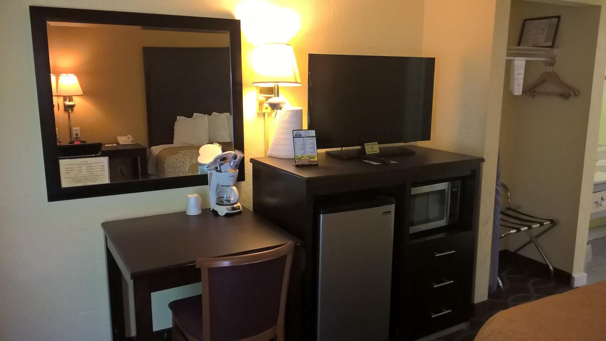Days Inn & Suites By Wyndham Port Richey Eksteriør billede