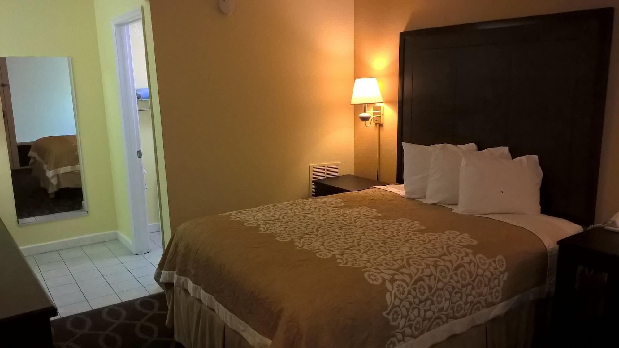 Days Inn & Suites By Wyndham Port Richey Eksteriør billede
