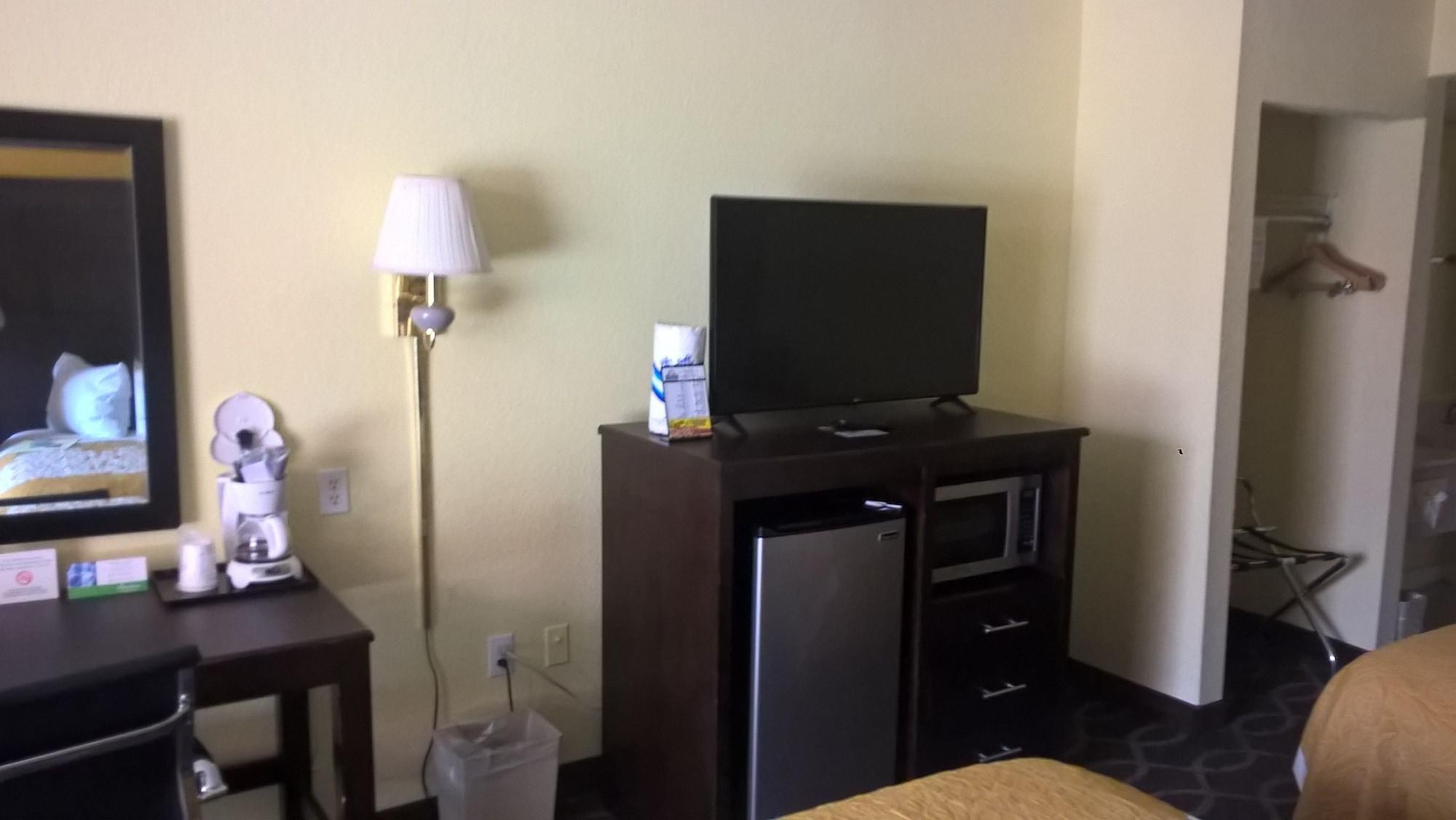 Days Inn & Suites By Wyndham Port Richey Eksteriør billede