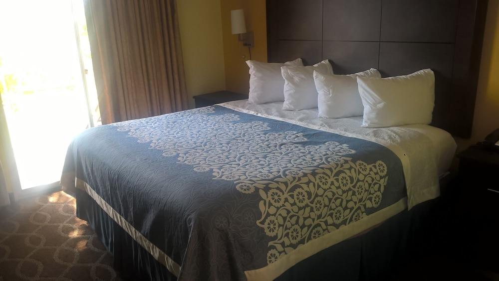 Days Inn & Suites By Wyndham Port Richey Eksteriør billede