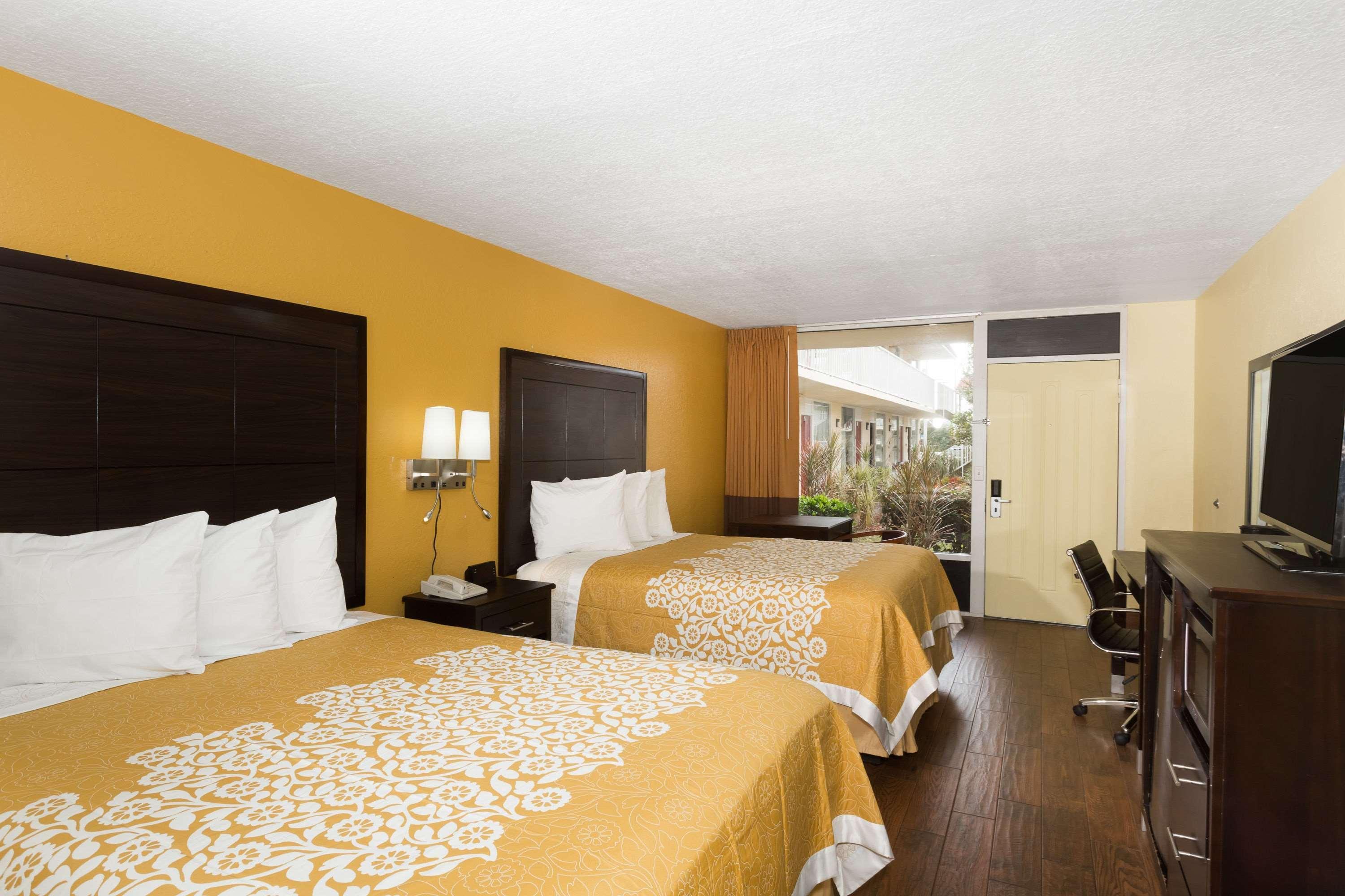 Days Inn & Suites By Wyndham Port Richey Eksteriør billede