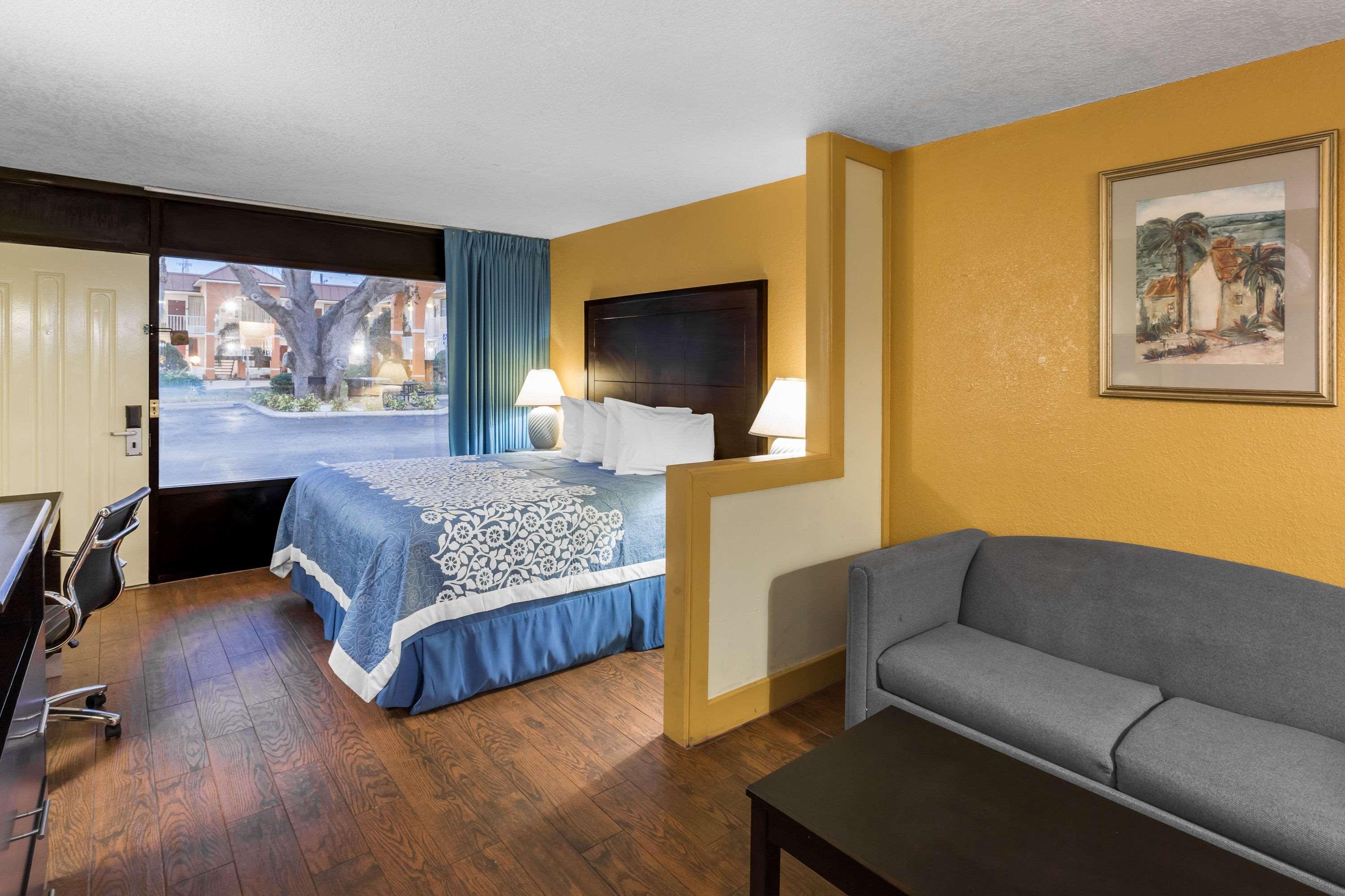 Days Inn & Suites By Wyndham Port Richey Eksteriør billede