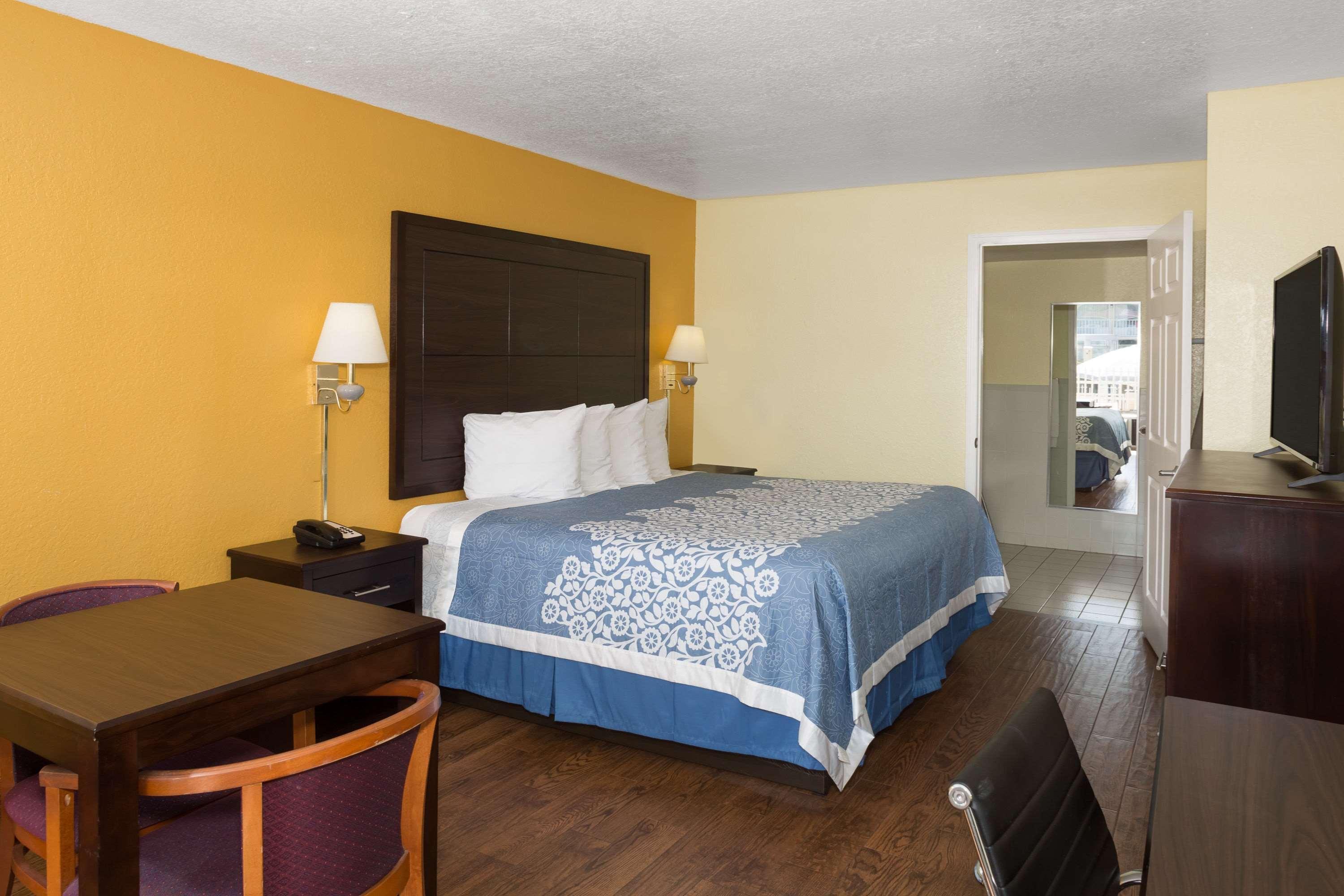 Days Inn & Suites By Wyndham Port Richey Eksteriør billede