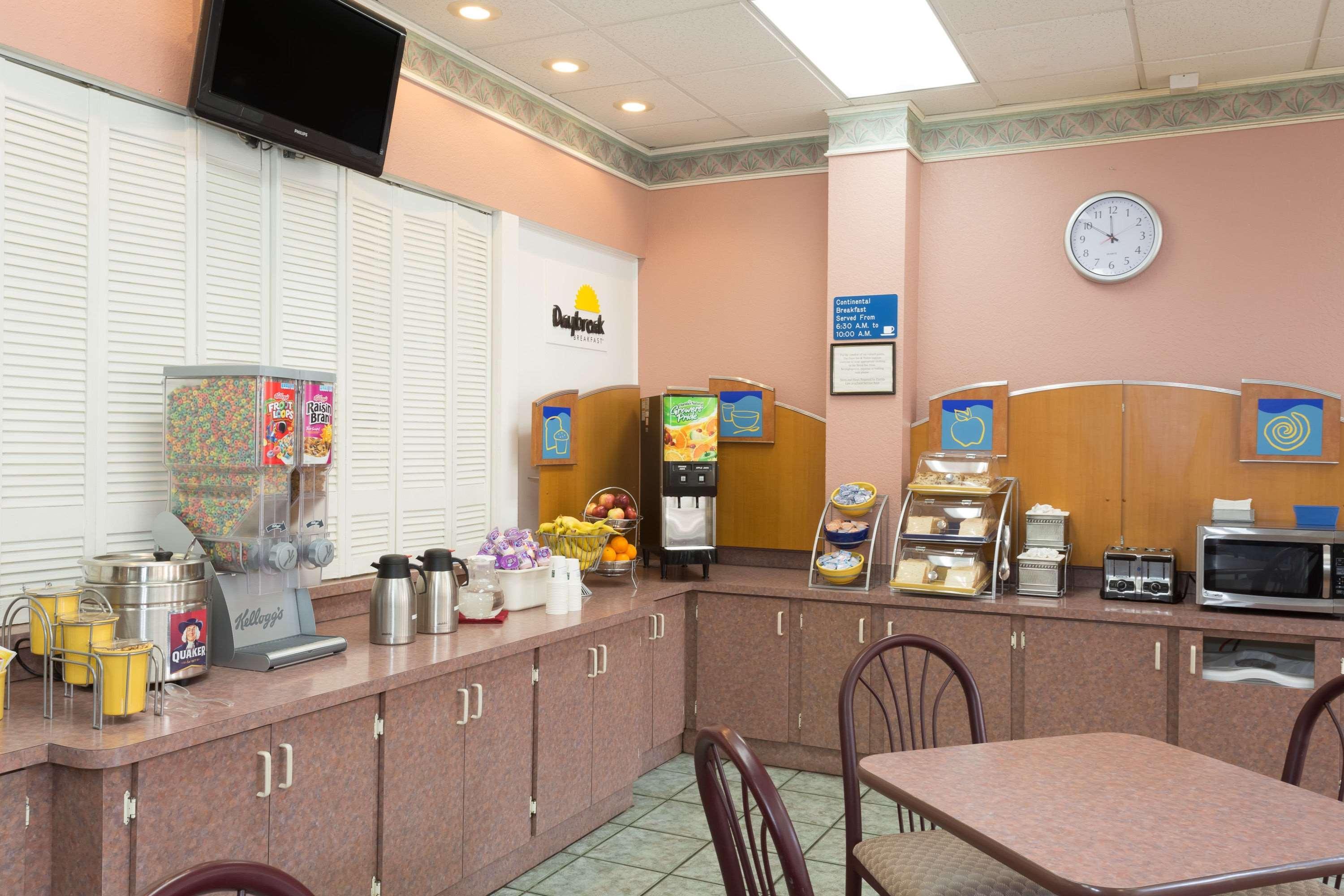 Days Inn & Suites By Wyndham Port Richey Eksteriør billede
