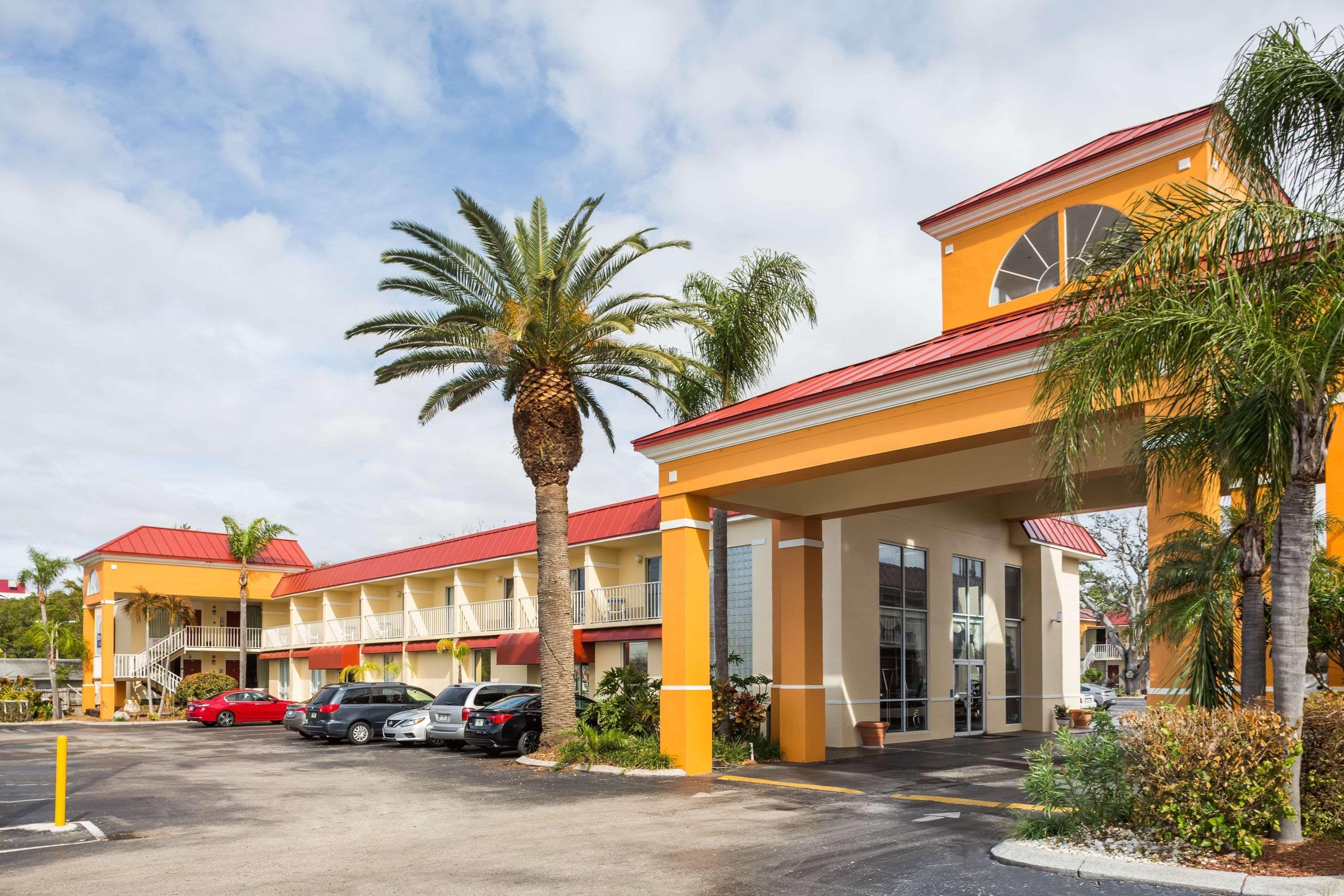 Days Inn & Suites By Wyndham Port Richey Eksteriør billede