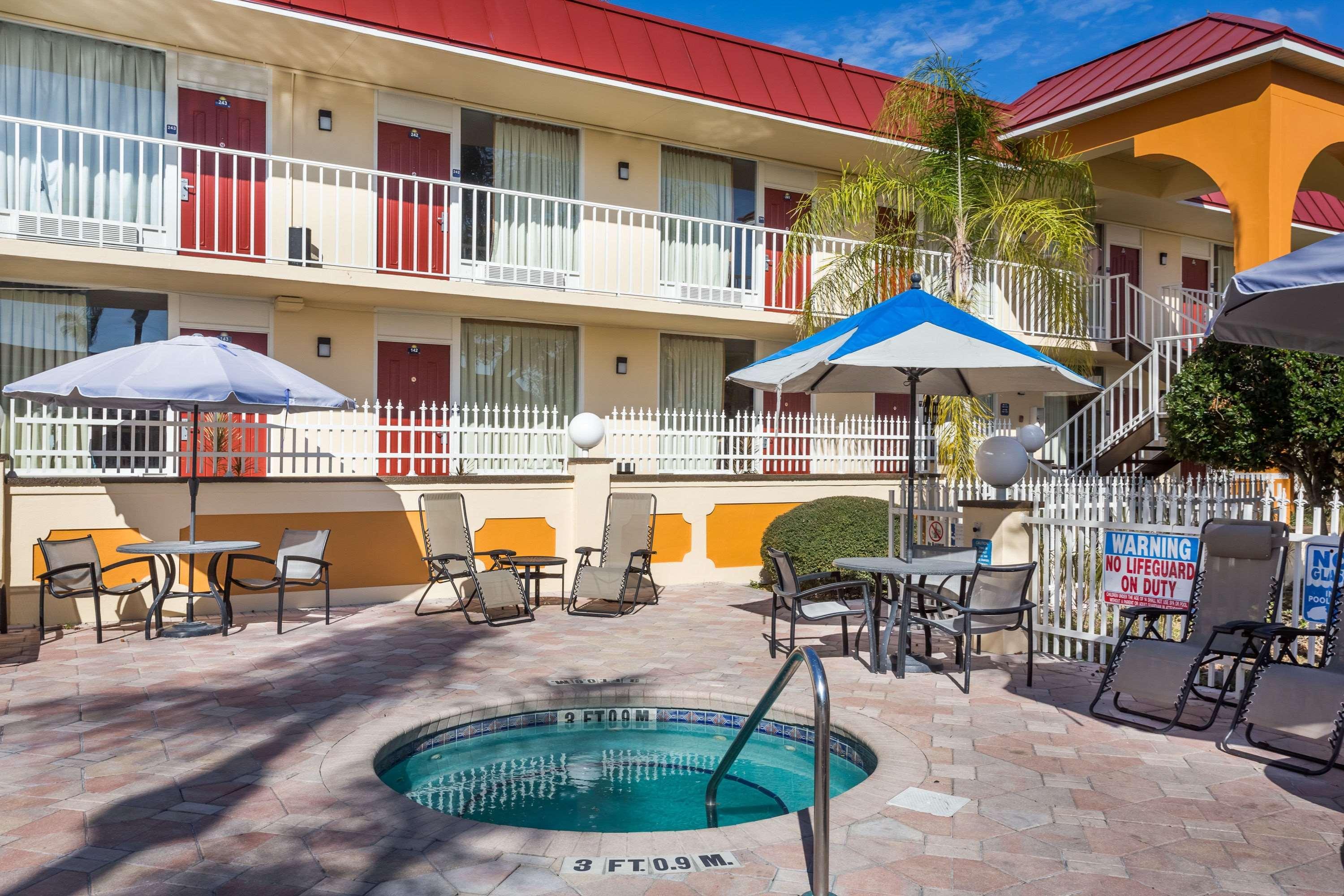 Days Inn & Suites By Wyndham Port Richey Eksteriør billede