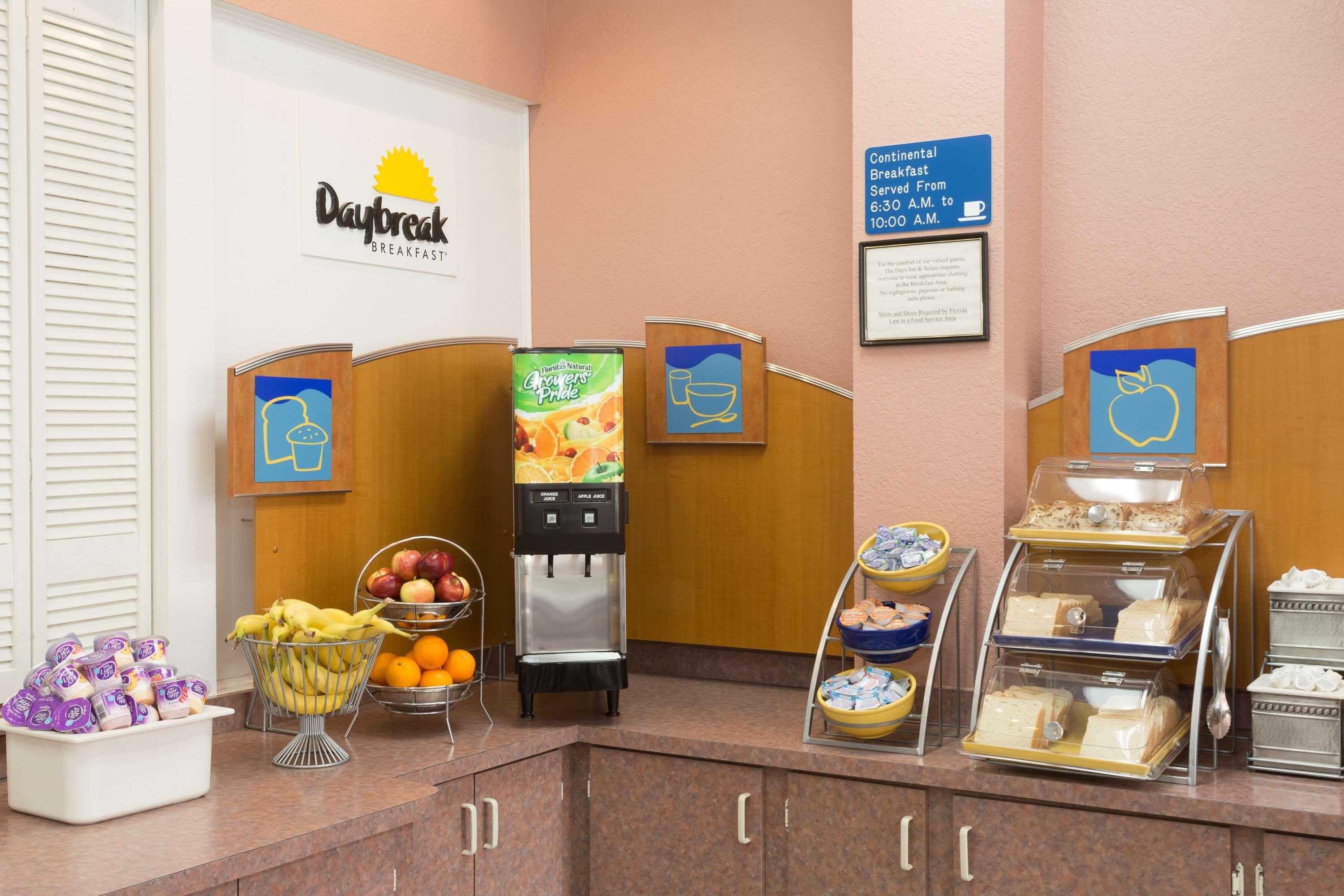 Days Inn & Suites By Wyndham Port Richey Eksteriør billede