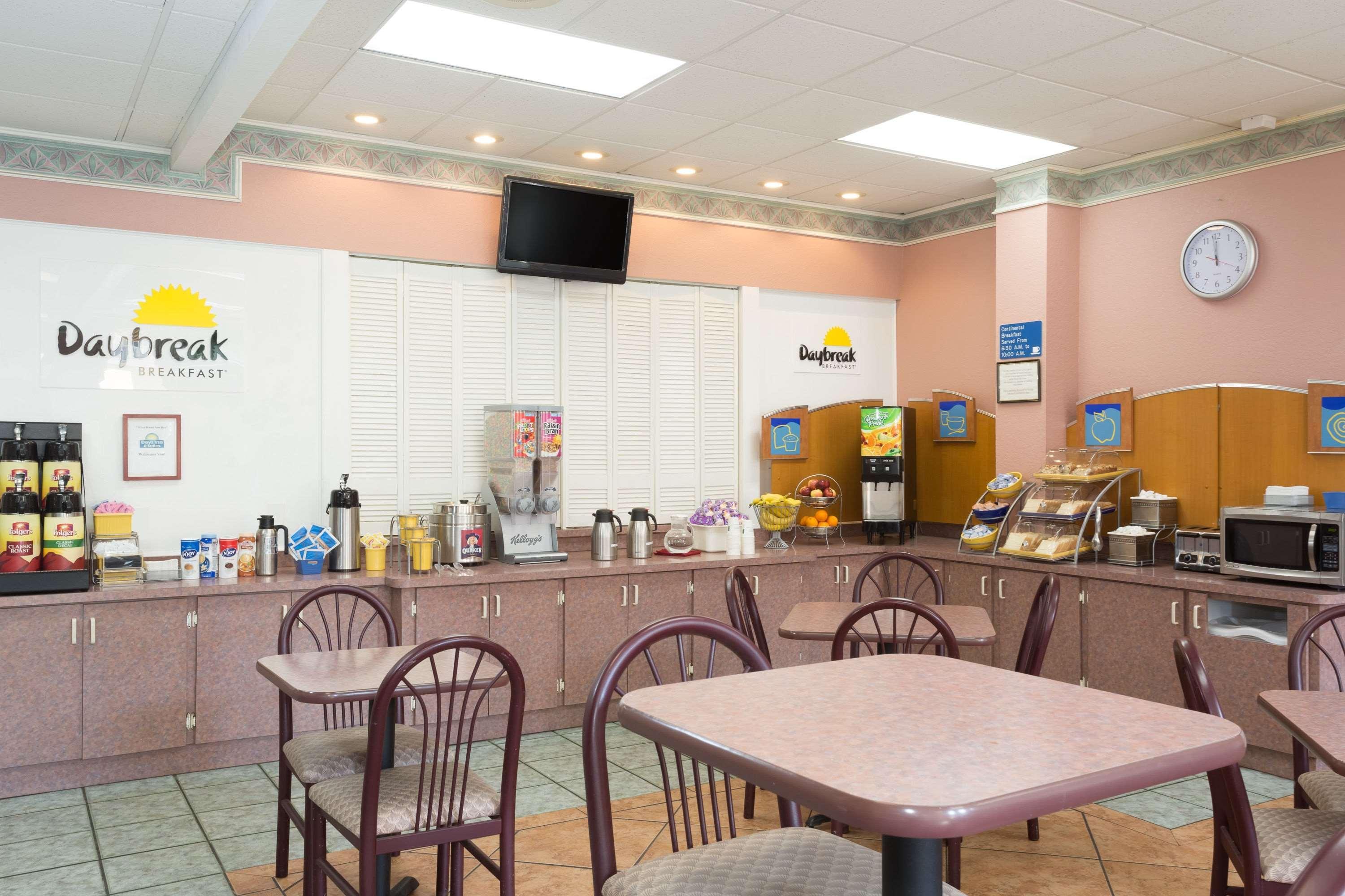 Days Inn & Suites By Wyndham Port Richey Eksteriør billede