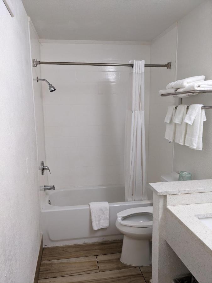 Days Inn & Suites By Wyndham Port Richey Eksteriør billede
