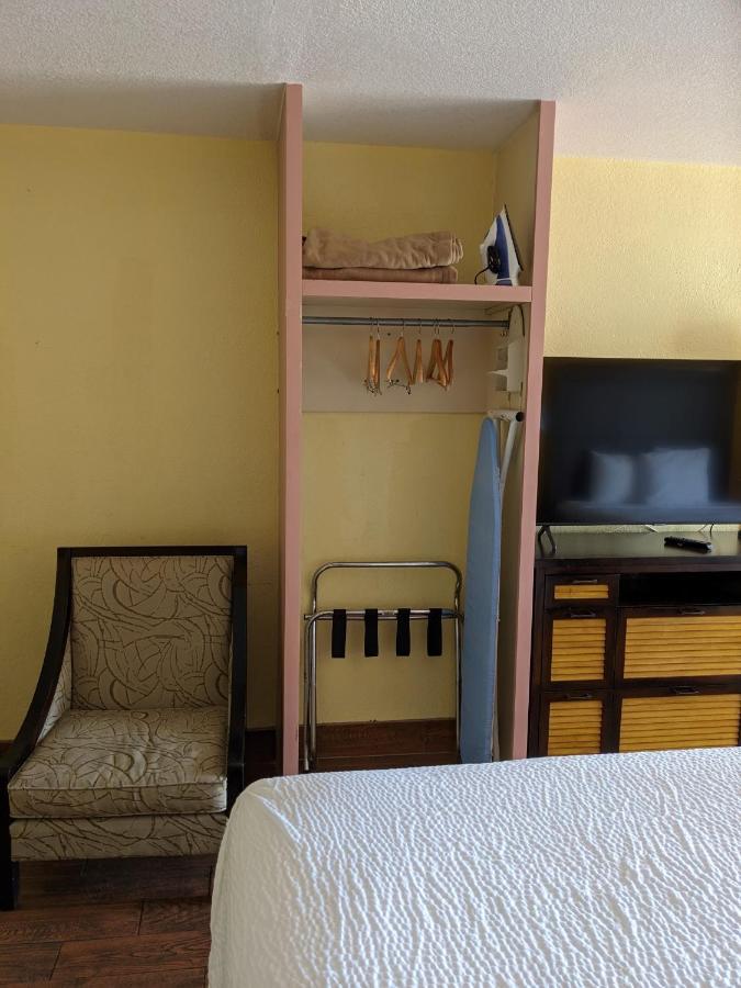 Days Inn & Suites By Wyndham Port Richey Eksteriør billede