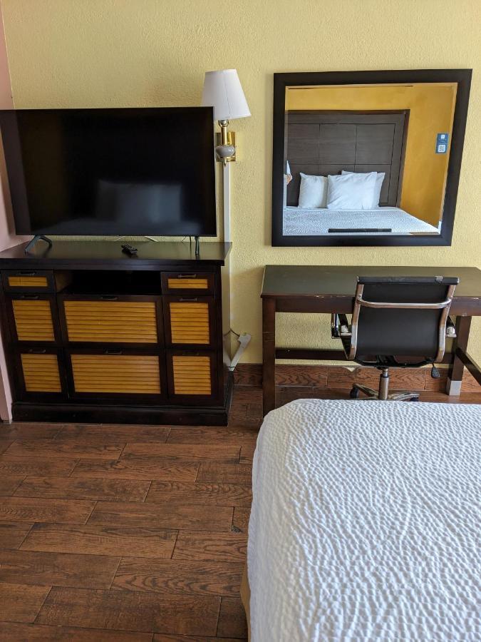 Days Inn & Suites By Wyndham Port Richey Eksteriør billede