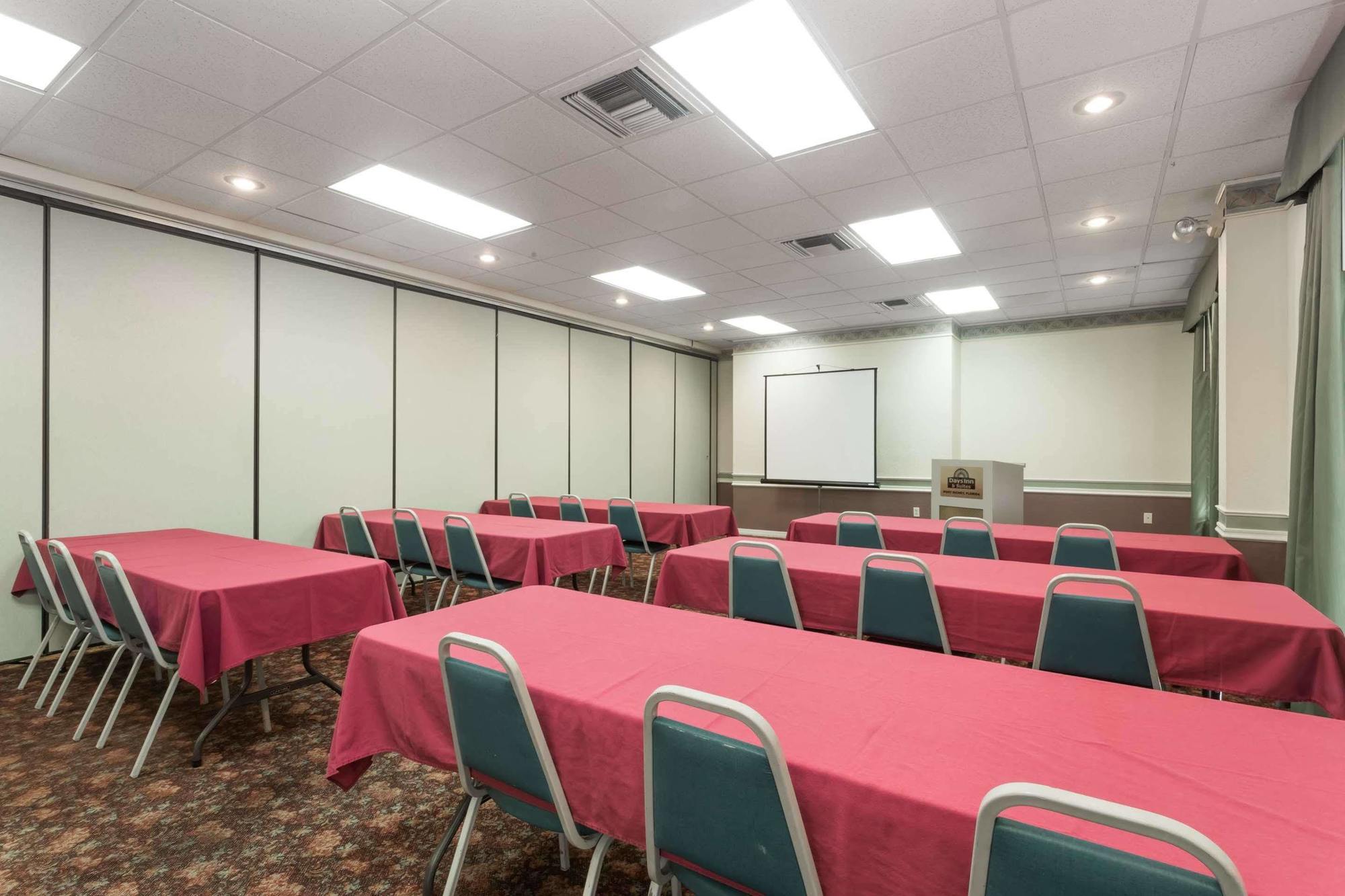 Days Inn & Suites By Wyndham Port Richey Eksteriør billede