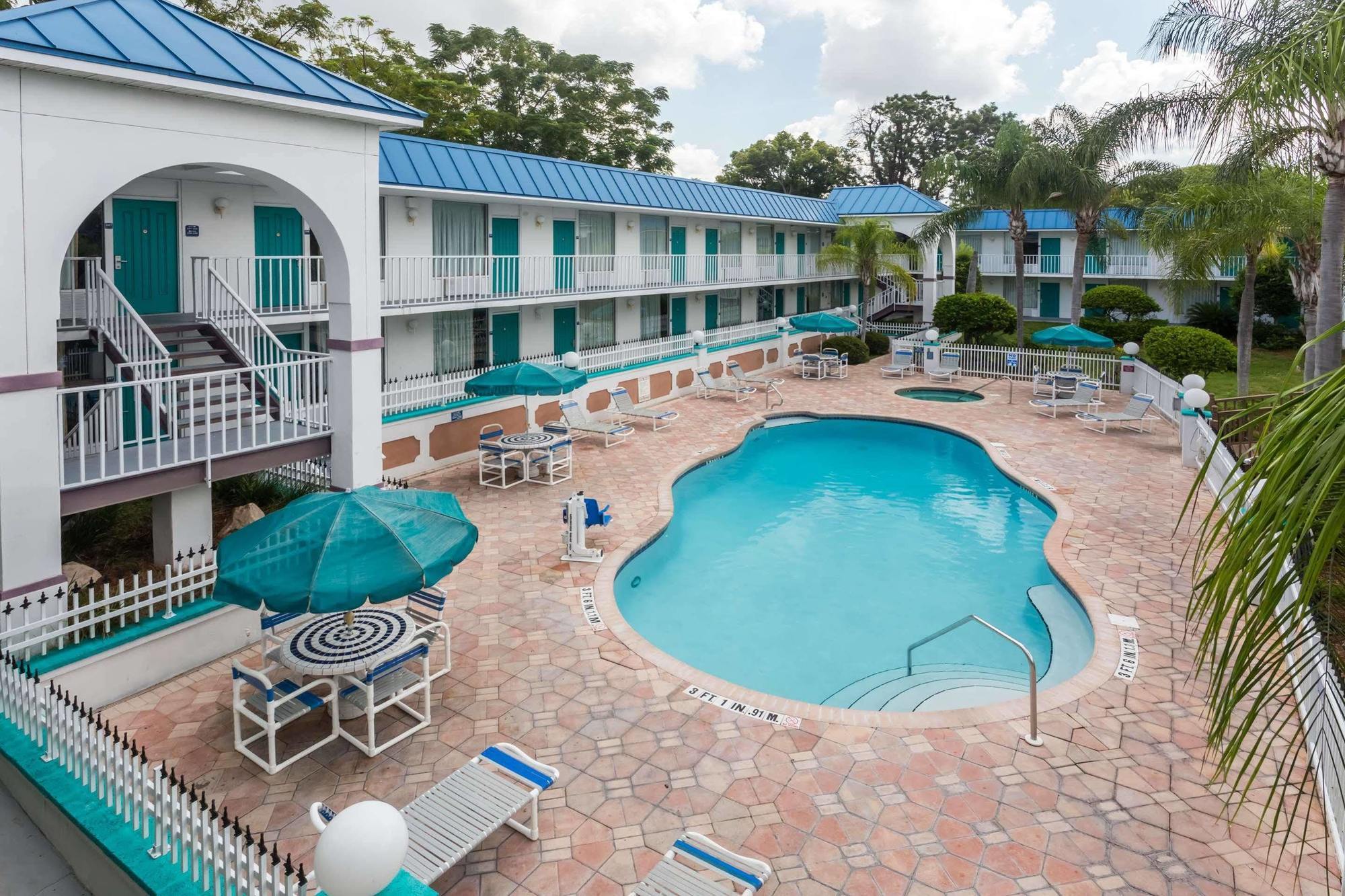 Days Inn & Suites By Wyndham Port Richey Eksteriør billede