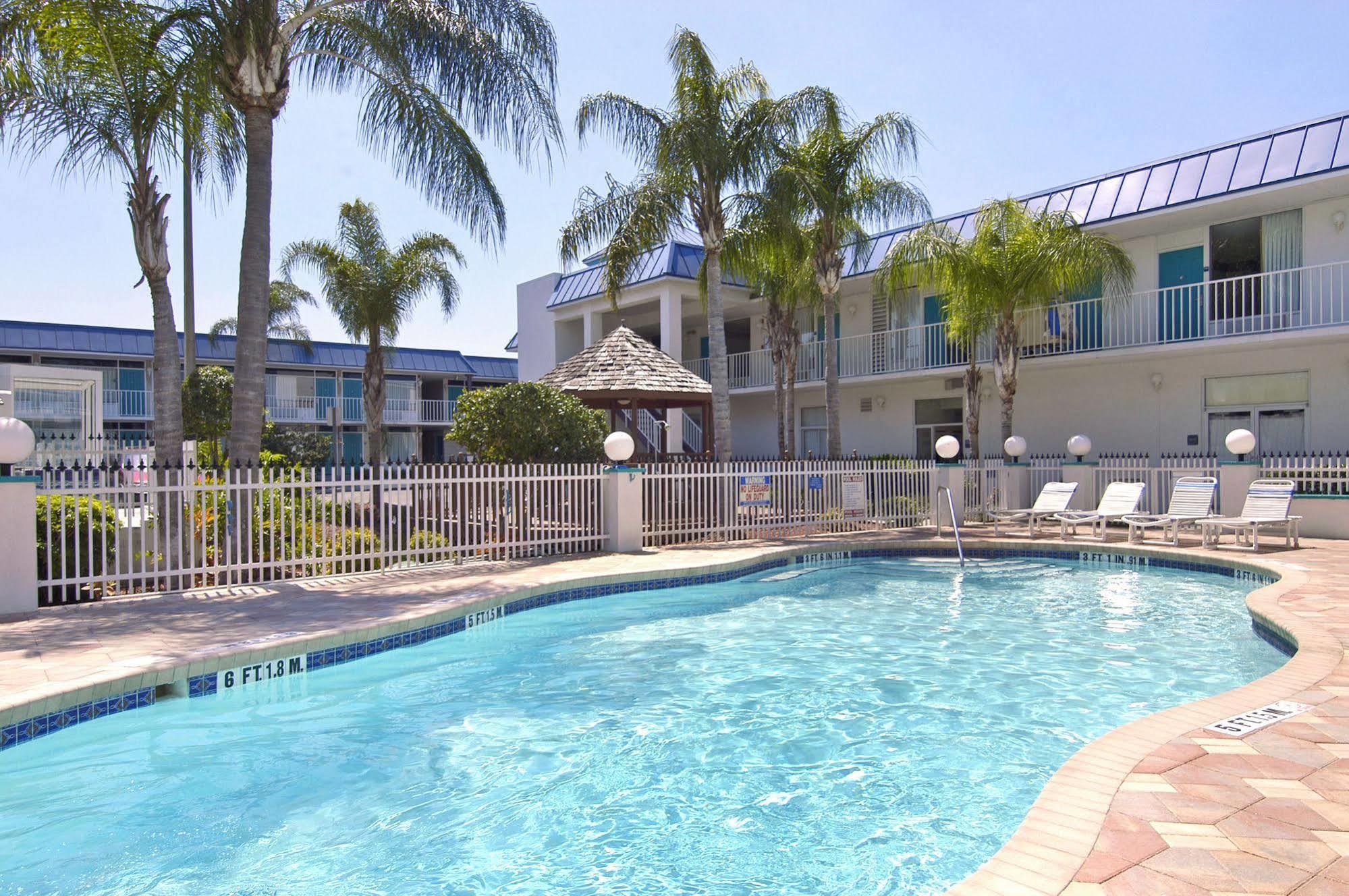 Days Inn & Suites By Wyndham Port Richey Eksteriør billede